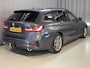 BMW 3-Serie Touring 330e xDrive Sport Line 17"/Trekhaak/Sportstoelen/Stoel + stuurverwarming/PDC/Apple Carplay & Android Auto