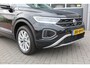 Volkswagen T-Roc 1.5 TSI 150pk DSG Life Edition, Camera,Navigatie,Virtual cockpit, ACC, Carplay ,Keyless ,Led verlichting ,Stoelverwarming, Schakelmogelijkheid stuurwiel, etc. slechts 3000km! Fabrieksgarantie t/m 02-2027.