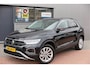 Volkswagen T-Roc 1.5 TSI 150pk DSG Life Edition, Camera,Navigatie,Virtual cockpit, ACC, Carplay ,Keyless ,Led verlichting ,Stoelverwarming, Schakelmogelijkheid stuurwiel, etc. slechts 3000km! Fabrieksgarantie t/m 02-2027.
