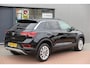 Volkswagen T-Roc 1.5 TSI 150pk DSG Life Edition, Camera,Navigatie,Virtual cockpit, ACC, Carplay ,Keyless ,Led verlichting ,Stoelverwarming, Schakelmogelijkheid stuurwiel, etc. slechts 3000km! Fabrieksgarantie t/m 02-2027.