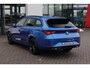 SEAT Leon Sportstourer 1.5 TSI e-Hybrid FR Business 204PK / 150kW, Achteruitrijcamera, 3-zone Climatronic, Apple Carplay & Android Auto, dodehoeksensor, adaptive cruise control, grootlichtassistent, keyless start, volledig digitaal instrumentenpaneel (Virtual Cockpit), black pack (18'' LMV zwart, spiegelkappen. achterspoiler & sideskirts uitgevoerd in zwart), parkeersensoren voor & achter (pdc)
