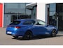 SEAT Leon Sportstourer 1.5 TSI e-Hybrid FR Business 204PK / 150kW, Achteruitrijcamera, 3-zone Climatronic, Apple Carplay & Android Auto, dodehoeksensor, adaptive cruise control, grootlichtassistent, keyless start, volledig digitaal instrumentenpaneel (Virtual Cockpit), black pack (18'' LMV zwart, spiegelkappen. achterspoiler & sideskirts uitgevoerd in zwart), parkeersensoren voor & achter (pdc)