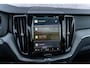 Volvo XC60 2.0 T6 Plug-in hybrid AWD Ultra Dark | Harman Kardon Audio | Trekhaak | Schuif- / Kanteldak | Stoel- / Stuurverwarming Voor + Achter | 360 Camera | Adaptive Cruise | Long Range | Google | Carplay | Dodehoekdetectie