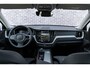 Volvo XC60 2.0 T6 Plug-in hybrid AWD Ultra Dark | Harman Kardon Audio | Trekhaak | Schuif- / Kanteldak | Stoel- / Stuurverwarming Voor + Achter | 360 Camera | Adaptive Cruise | Long Range | Google | Carplay | Dodehoekdetectie