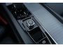 Volvo XC60 2.0 T6 Plug-in hybrid AWD Ultra Dark | Harman Kardon Audio | Trekhaak | Schuif- / Kanteldak | Stoel- / Stuurverwarming Voor + Achter | 360 Camera | Adaptive Cruise | Long Range | Google | Carplay | Dodehoekdetectie