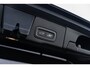 Volvo XC60 2.0 T6 Plug-in hybrid AWD Ultra Dark | Harman Kardon Audio | Trekhaak | Schuif- / Kanteldak | Stoel- / Stuurverwarming Voor + Achter | 360 Camera | Adaptive Cruise | Long Range | Google | Carplay | Dodehoekdetectie