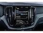 Volvo XC60 2.0 T6 Plug-in hybrid AWD Ultra Dark | Harman Kardon Audio | Trekhaak | Schuif- / Kanteldak | Stoel- / Stuurverwarming Voor + Achter | 360 Camera | Adaptive Cruise | Long Range | Google | Carplay | Dodehoekdetectie