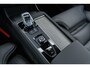 Volvo XC90 2.0 T8 Plug-in hybrid AWD Ultra Dark | Luchtvering | Massagestoelen | Stoelventilatie | Trekhaak | Bowers & Wilkins audio | Schuif-/Kanteldak |Stoelverwarming | 360 Camera | Head-up Display | Lederen Bekleding | 7-Zits | Google | Longe Range |