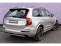 Volvo XC90 2.0 T8 Plug-in hybrid AWD Ultra Dark | Luchtvering | Massagestoelen | Stoelventilatie | Trekhaak | Bowers & Wilkins audio | Schuif-/Kanteldak |Stoelverwarming | 360 Camera | Head-up Display | Lederen Bekleding | 7-Zits | Google | Longe Range |