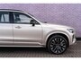 Volvo XC90 2.0 T8 Plug-in hybrid AWD Ultra Dark | Luchtvering | Massagestoelen | Stoelventilatie | Trekhaak | Bowers & Wilkins audio | Schuif-/Kanteldak |Stoelverwarming | 360 Camera | Head-up Display | Lederen Bekleding | 7-Zits | Google | Longe Range |