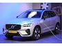 Volvo XC60 2.0 T6 AWD LONG RANGE 293kW/399pk Aut8 Plug-in hybrid Plus Dark PANORAMADAK + HARMAN/KARDON + ADAPT.CRUISE + PILOT ASSIST + CAMERA + STOELVERWARMING V&A + STUURVERWARMING + GOOGLE DASH&SERVICES + LANE ASSIST + PARKSENSOREN + 20" LM-VELGEN!!