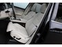 Volvo XC90 T8 Plug-in hybrid AWD Ultra Bright | Verwarmbare voorstoelen | Ventileerbare voorstoelen | Verwarmbaar stuurwiel | Massagefunctie voorstoelen | Verwarmbare achterbank | Premium audio by Harman Kardon | Panoramadak | Luchtvering | Rondom zichtcamera | 20 inch Lichtmetalen velgen | Semi elektrische trekhaak | Alarmklasse 3