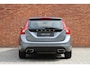 Volvo V60 T3 Polar+ Dynamic | Lederen Bekleding | Navigatie | Cruise Control | Verwarmbare Voorstoelen | 17'' Lichtmetalen Velgen | Elektrisch Verwarmbare Voorruit | Volvo on Call | Climate Control | Park Assist Achter