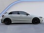 Mercedes-Benz A-klasse AMG 35 4MATIC /Schaalstoelen+Perf. remmen/Groot scherm/Parkeersens.+camera/Adaptive Cruise&Clima Control/Stoelverw./Dodehoeksensor//Apple Carplay/(MET GARANTIE*)