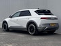 Hyundai Ioniq 5 Lounge AWD 73kWh 305pk / Fabrieksgarantie 06-2027 / Dealer onderhouden / Panoramadak / WLTP 451 km / Warmtepomp / CCS snelladen / 1.600 kg trekgewicht / Elektr. stoelen en klep / Stoelventilatie en verwarming / BOSE / HUD / Camera 360° /