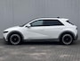 Hyundai Ioniq 5 Lounge AWD 73kWh 305pk / Fabrieksgarantie 06-2027 / Dealer onderhouden / Panoramadak / WLTP 451 km / Warmtepomp / CCS snelladen / 1.600 kg trekgewicht / Elektr. stoelen en klep / Stoelventilatie en verwarming / BOSE / HUD / Camera 360° /