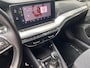 Skoda Octavia Combi 1.0 TSI Business Edition Plus / NL-Auto / Adaptieve Cruise-Control / Stoelverwarming / Trekhaak / Apple-Carplay & Android-Auto / Dodehoek-Detectie / Draadloze-Lader / Elektr.-Achterklep / Climate-Control / Keyless / LED / DAB Radio-Bluetooth / Navi / Armsteun V+A / PDC V+A / 18'' LMV /