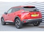 Peugeot e-2008 EV 136PK ALLURE PACK AUTOMAAT / NAVI / LEDER / CLIMA / LED / PDC / 17" LMV / KEYLESS / AFNEEMBARE TREKHAAK / BLUETOOTH / CRUISECONTROL / 1E EIGENAAR !!