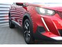 Peugeot e-2008 EV 136PK ALLURE PACK AUTOMAAT / NAVI / LEDER / CLIMA / LED / PDC / 17" LMV / KEYLESS / AFNEEMBARE TREKHAAK / BLUETOOTH / CRUISECONTROL / 1E EIGENAAR !!