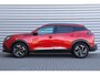 Peugeot e-2008 EV 136PK ALLURE PACK AUTOMAAT / NAVI / LEDER / CLIMA / LED / PDC / 17" LMV / KEYLESS / AFNEEMBARE TREKHAAK / BLUETOOTH / CRUISECONTROL / 1E EIGENAAR !!