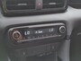 Toyota Yaris 1.5 Hybrid 130 Executive NIEUW DIRECT LEVERBAAR STOELVERWARMING BLIND SPOT PDC MET REMFUNCTIE SPORTSTOELEN 17"