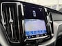 Volvo XC60 2.0 T6 Plug-in hybrid AWD Plus Dark | Adaptieve Cruise Control | Panoramadak | Stoel-/Stuur/Voorruitverwarming | 21" Velgen | Sportstoelen | Parkeercamera | Harman Kardon Audio |