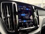 Volvo XC60 2.0 T6 Plug-in hybrid AWD Plus Dark | Adaptieve Cruise Control | Panoramadak | Stoel-/Stuur/Voorruitverwarming | 21" Velgen | Sportstoelen | Parkeercamera | Harman Kardon Audio |