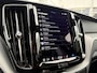 Volvo XC60 2.0 T6 Plug-in hybrid AWD Plus Dark | Adaptieve Cruise Control | Panoramadak | Stoel-/Stuur/Voorruitverwarming | 21" Velgen | Sportstoelen | Parkeercamera | Harman Kardon Audio |