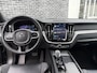 Volvo XC60 2.0 T6 Plug-in hybrid AWD Plus Dark | Adaptieve Cruise Control | Panoramadak | Stoel-/Stuur/Voorruitverwarming | 21" Velgen | Sportstoelen | Parkeercamera | Harman Kardon Audio |