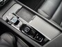 Volvo XC60 2.0 T6 Plug-in hybrid AWD Plus Dark | Adaptieve Cruise Control | Panoramadak | Stoel-/Stuur/Voorruitverwarming | 21" Velgen | Sportstoelen | Parkeercamera | Harman Kardon Audio |