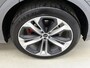 Audi Q8 55 TFSI e quattro Pro Line 340 PK l Adaptive cruise control l Matrix-led en ledachterlichten l Automatische airconditioning l Elektr. voorstoelen geh. best. l Comfortsleutel + achtersensor l Stoelverwarming voor en achter l Adaptive air suspension sport l Glazen panoramadak l Uitgebreide voorverwarming + ventilatie l Elektrisch sluithulp portieren l Apple Carplay / Android Auto l Achteruitrijcamera l Head-up display l Optiekpakket zwart l Rood gespoten remzadels l Lichtpakket plus ambient light