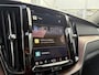 Volvo XC60 2.0 T6 Plug-in hybrid AWD Plus Bright | Adaptieve Cruise Control | Panoramadak | 360° Parkeercamera | Stoel-/Stuurverwarming | Dodehoek Detectie |