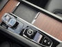 Volvo XC60 2.0 T6 Plug-in hybrid AWD Plus Bright | Adaptieve Cruise Control | Panoramadak | 360° Parkeercamera | Stoel-/Stuurverwarming | Dodehoek Detectie |