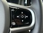 Volvo V60 2.0 T6 Plug-in hybrid AWD Plus Dark | Harman Kardon Audio | Trekhaak | Stoel- / Stuurverwarming Voor + Achter | 360 Camera | Adaptive Cruise | Long Range | Google | Carplay | Dodehoekdetectie