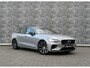 Volvo V60 2.0 T6 Plug-in hybrid AWD Plus Dark | Harman Kardon Audio | Trekhaak | Stoel- / Stuurverwarming Voor + Achter | 360 Camera | Adaptive Cruise | Long Range | Google | Carplay | Dodehoekdetectie
