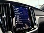 Volvo V60 2.0 T6 Plug-in hybrid AWD Plus Dark | Harman Kardon Audio | Trekhaak | Stoel- / Stuurverwarming Voor + Achter | 360 Camera | Adaptive Cruise | Long Range | Google | Carplay | Dodehoekdetectie