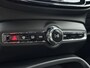 Volvo XC40 2.0 B4 Plus Dark | Trekhaak | Adaptive cruise control | Verwarmbare voorruit | Dode hoek detectie BLIS | Harman Kardon audio |