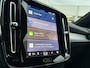Volvo XC40 2.0 B4 Plus Dark | Trekhaak | Adaptive cruise control | Verwarmbare voorruit | Dode hoek detectie BLIS | Harman Kardon audio |