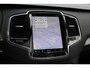 Volvo XC90 T8 Automaat AWD Ultra Dark | Panoramadak | Luchtvering | Semi elektrische trekhaak | Premium Audio by Bowers & Wilkins | Voorstoelen met verwarming, ventilatie en massagefunctie | Verwarmbaar stuurwiel | Verwarmbare achterbank | Rondom zichtcamera | 21 inch Lichtmetalen velgen