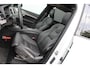 Volvo XC90 T8 Automaat AWD Ultra Dark | Verwarmbare voorstoelen | Ventileerbare voorstoelen | Massagefunctie voorstoelen | Verwarmbaar stuurwiel | Verwarmbare achterbank | Premium Audio by Bowers & Wilkins | Panoramadak | Luchtvering | Rondom zichtcamera | 21 inch Lichtmetalen velgen | Semi elektrische trekhaak