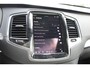 Volvo XC90 T8 Automaat AWD Ultra Dark | Panoramadak | Luchtvering | Semi elektrische trekhaak | Premium Audio by Bowers & Wilkins | Voorstoelen met verwarming, ventilatie en massagefunctie | Verwarmbaar stuurwiel | Verwarmbare achterbank | Rondom zichtcamera | 21 inch Lichtmetalen velgen