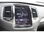 Volvo XC90 T8 Automaat AWD Ultra Dark | Panoramadak | Luchtvering | Semi elektrische trekhaak | Premium Audio by Bowers & Wilkins | Voorstoelen met verwarming, ventilatie en massagefunctie | Verwarmbaar stuurwiel | Verwarmbare achterbank | Rondom zichtcamera | 21 inch Lichtmetalen velgen