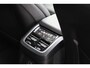 Volvo XC90 T8 Automaat AWD Ultra Dark | Panoramadak | Luchtvering | Semi elektrische trekhaak | Premium Audio by Bowers & Wilkins | Voorstoelen met verwarming, ventilatie en massagefunctie | Verwarmbaar stuurwiel | Verwarmbare achterbank | Rondom zichtcamera | 21 inch Lichtmetalen velgen