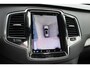 Volvo XC90 T8 Automaat AWD Ultra Dark | Panoramadak | Luchtvering | Semi elektrische trekhaak | Premium Audio by Bowers & Wilkins | Voorstoelen met verwarming, ventilatie en massagefunctie | Verwarmbaar stuurwiel | Verwarmbare achterbank | Rondom zichtcamera | 21 inch Lichtmetalen velgen