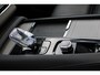 Volvo XC90 T8 Automaat AWD Ultra Dark | Panoramadak | Luchtvering | Semi elektrische trekhaak | Premium Audio by Bowers & Wilkins | Voorstoelen met verwarming, ventilatie en massagefunctie | Verwarmbaar stuurwiel | Verwarmbare achterbank | Rondom zichtcamera | 21 inch Lichtmetalen velgen