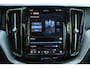Volvo XC60 2.0 T6 Plug-in hybrid AWD Ultra Dark | Head-up Display | Panoramisch Schuif-/Kanteldak | Harman/Kardon Geluidssysteem | 20" Lichtmetalen Velgen | Trekhaak Semi Elektrisch Inklapbaar | Power Seats Met Geheugen | Lederlook Dashboard | 360 Graden Parkeercamera | Stuurverwarming | Stoelverwarming | Parkeersensoren Rondom