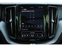 Volvo XC60 2.0 T6 Plug-in hybrid AWD Ultra Dark | Head-up Display | Panoramisch Schuif-/Kanteldak | Harman/Kardon Geluidssysteem | 20" Lichtmetalen Velgen | Trekhaak Semi Elektrisch Inklapbaar | Power Seats Met Geheugen | Lederlook Dashboard | 360 Graden Parkeercamera | Stuurverwarming | Stoelverwarming | Parkeersensoren Rondom