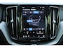 Volvo XC60 2.0 T6 Plug-in hybrid AWD Ultra Dark | Head-up Display | Panoramisch Schuif-/Kanteldak | Harman/Kardon Geluidssysteem | 20" Lichtmetalen Velgen | Trekhaak Semi Elektrisch Inklapbaar | Power Seats Met Geheugen | Lederlook Dashboard | 360 Graden Parkeercamera | Stuurverwarming | Stoelverwarming | Parkeersensoren Rondom