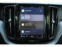 Volvo XC60 2.0 T6 Plug-in hybrid AWD Ultra Dark | Head-up Display | Panoramisch Schuif-/Kanteldak | Harman/Kardon Geluidssysteem | 20" Lichtmetalen Velgen | Trekhaak Semi Elektrisch Inklapbaar | Power Seats Met Geheugen | Lederlook Dashboard | 360 Graden Parkeercamera | Stuurverwarming | Stoelverwarming | Parkeersensoren Rondom