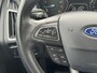 Ford Focus 1.0 Titanium / Navigatie full map / Cruise- en Climate Control / Parkeersensoren voor en achter / Keyless Start / Verwarmde Voorruit / Bluetooth / Radio / All Season Banden